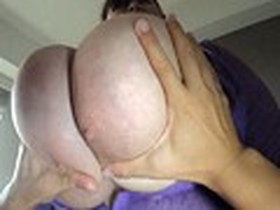 独占！ 祝Tカップ 144センチ 初本番！ 両手でも支え切れない15キロの超乳が激震する！ はるき 26才　サンプル画像03